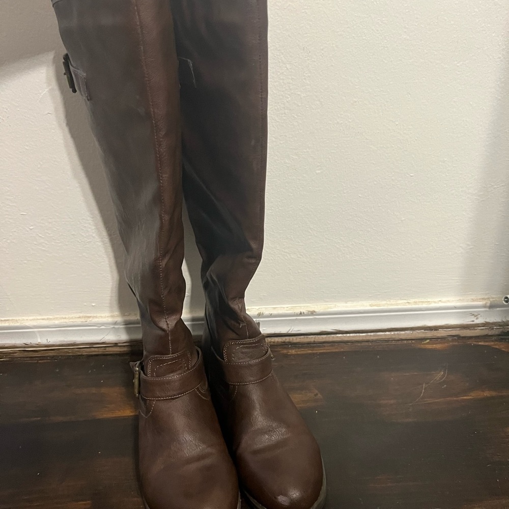 Brown knee high boots. Size 8